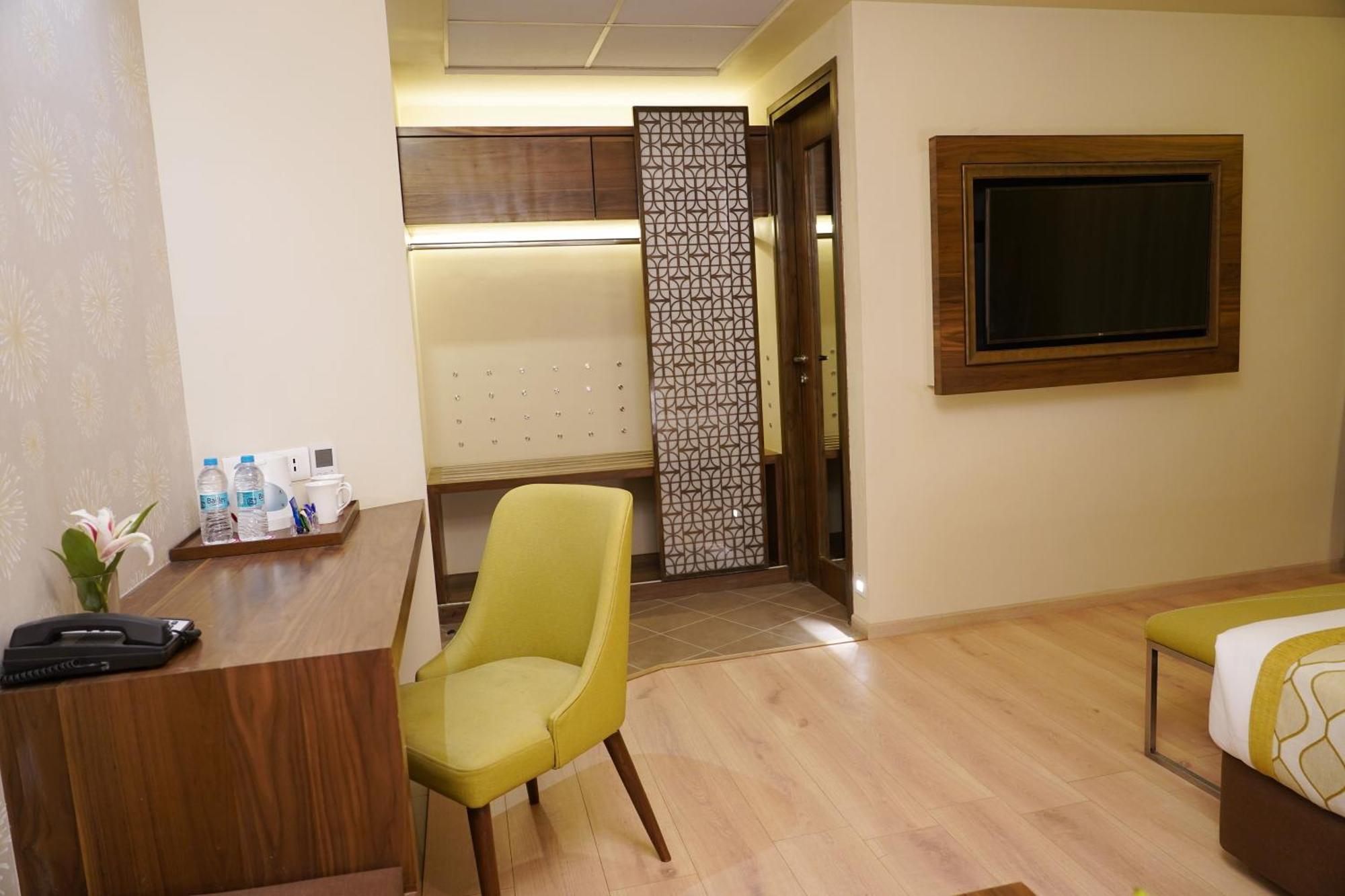 Ira By Orchid Bhubaneswar Hotel Екстериор снимка