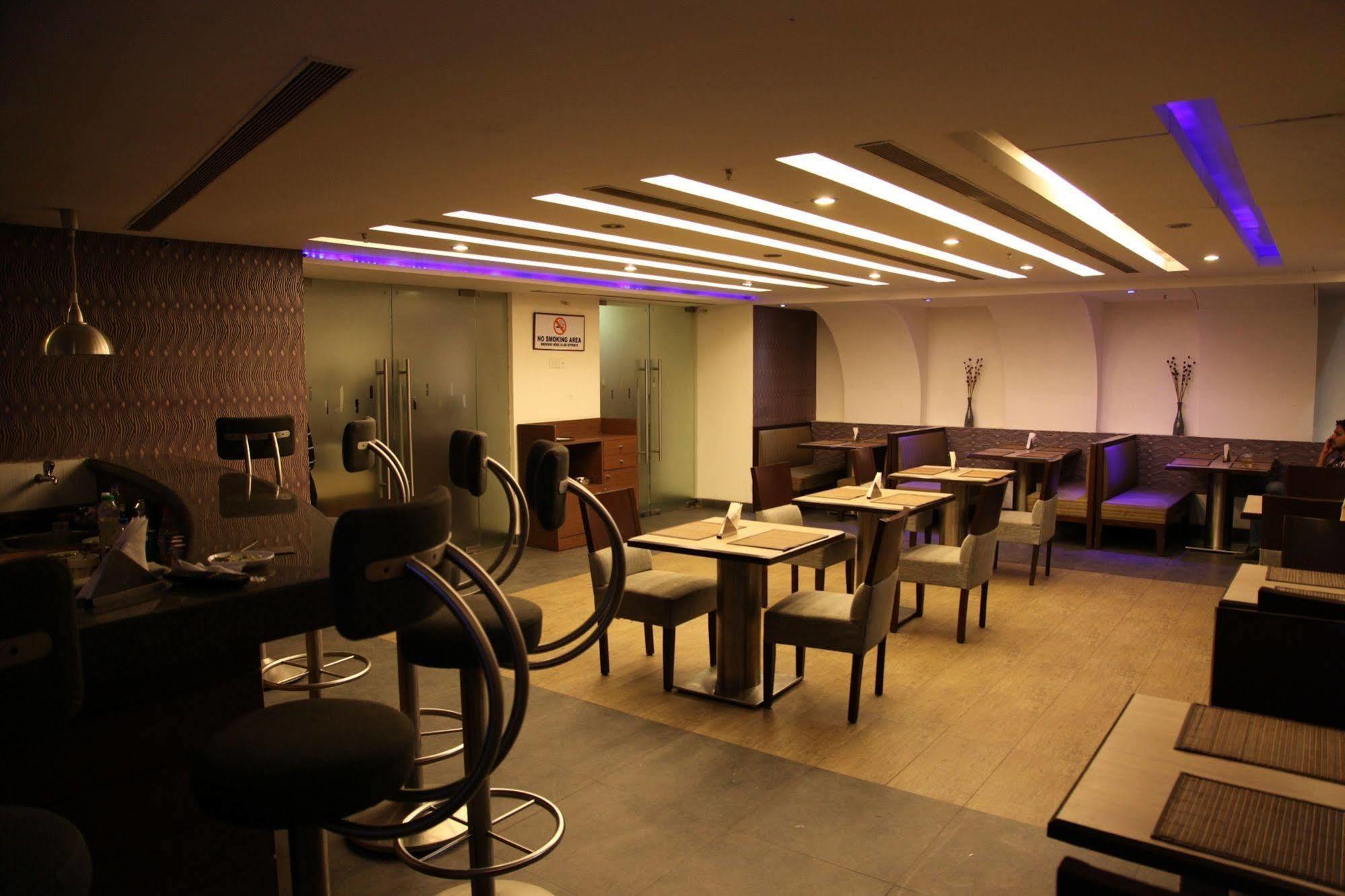 Ira By Orchid Bhubaneswar Hotel Екстериор снимка